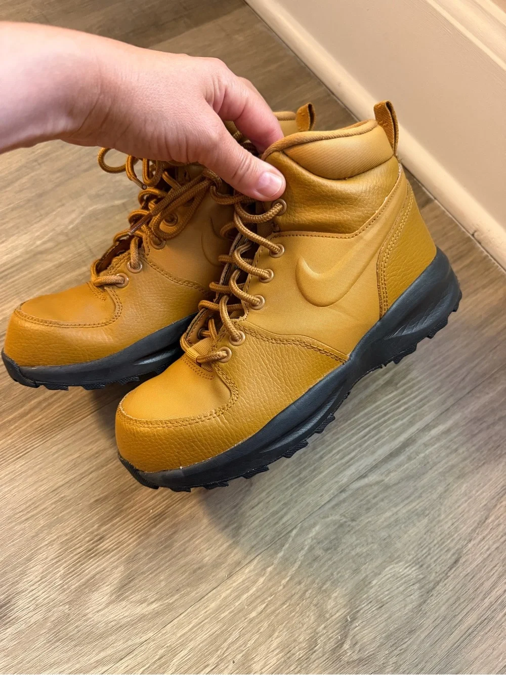 Nike Kids Tan/Gold Mid-Top Outdoor Boots